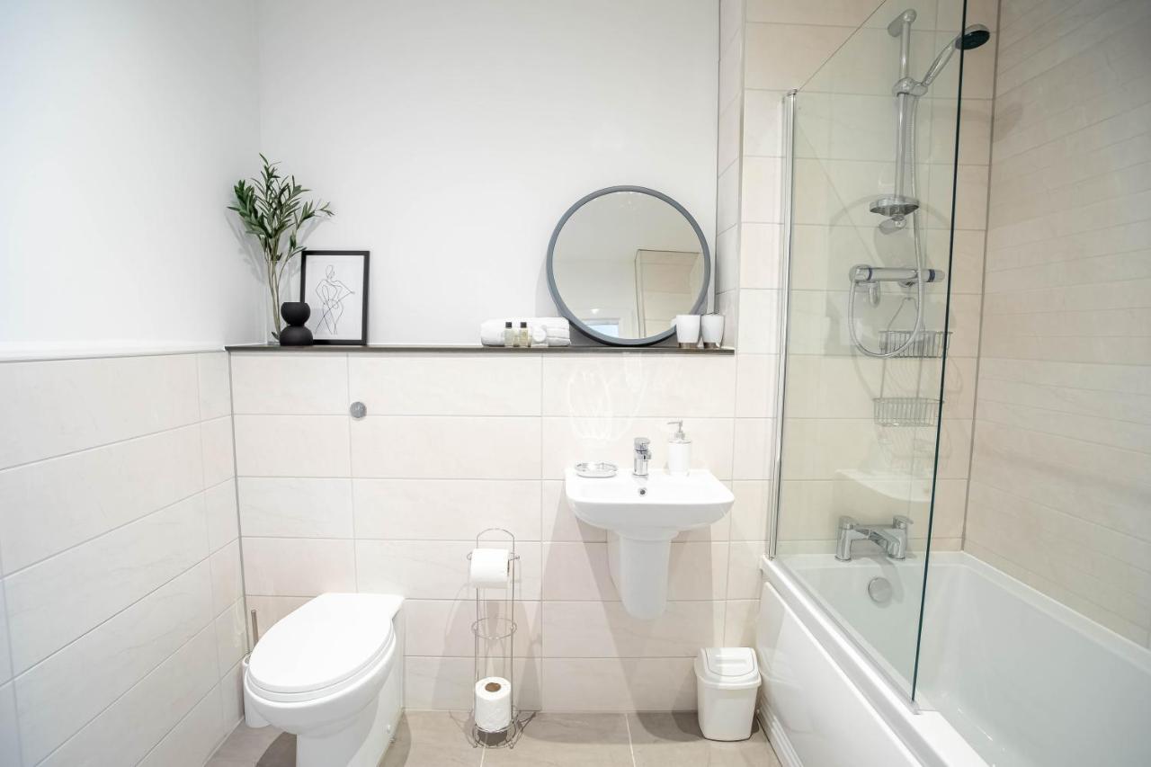 Luxury Apartments Available Next To Train Station - The Wallgate Apartments Wigan - Free Parking Exterior photo